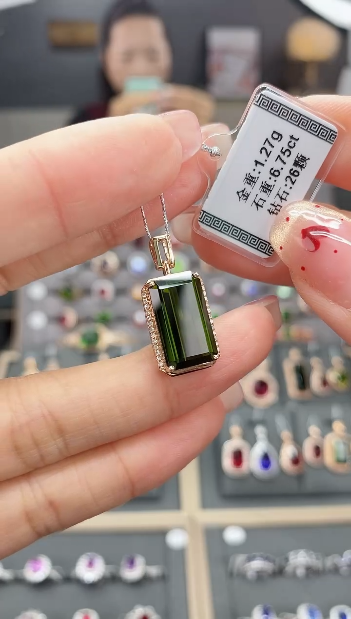 【闪购商品】碧玺颈饰18K金镶嵌6.75  