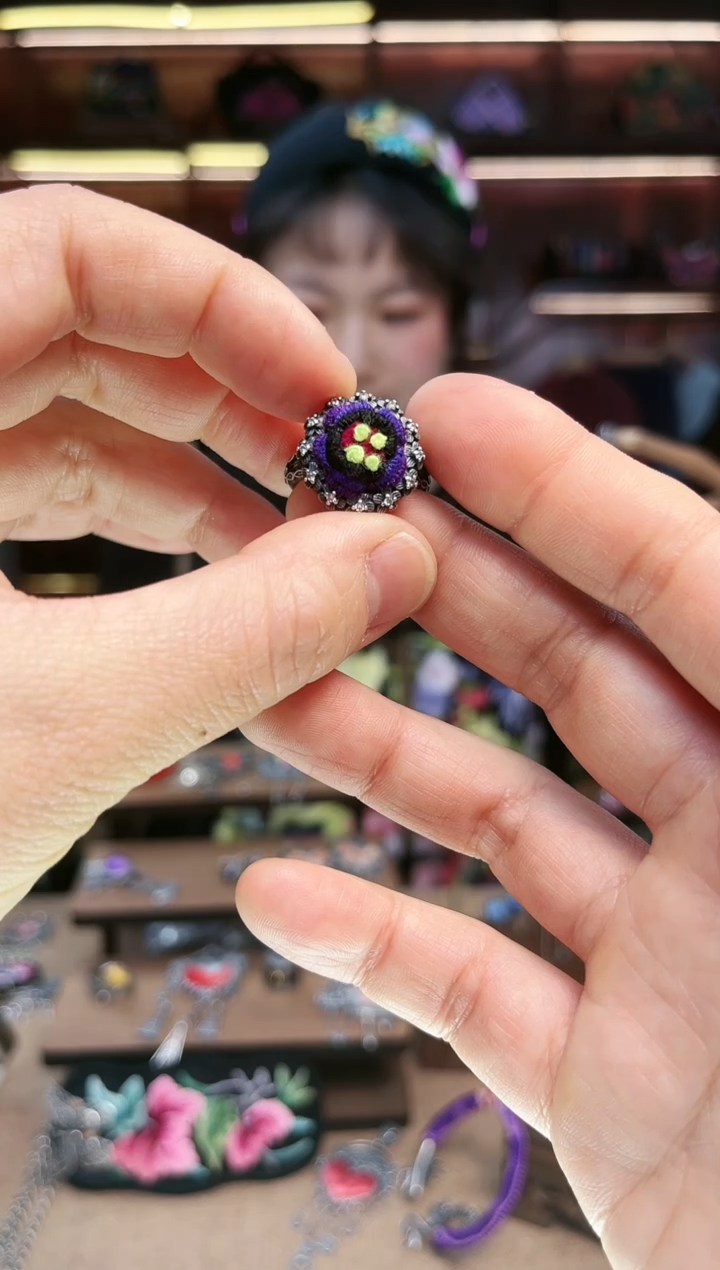 【闪购商品】织绣1809黔东南苗族刺绣