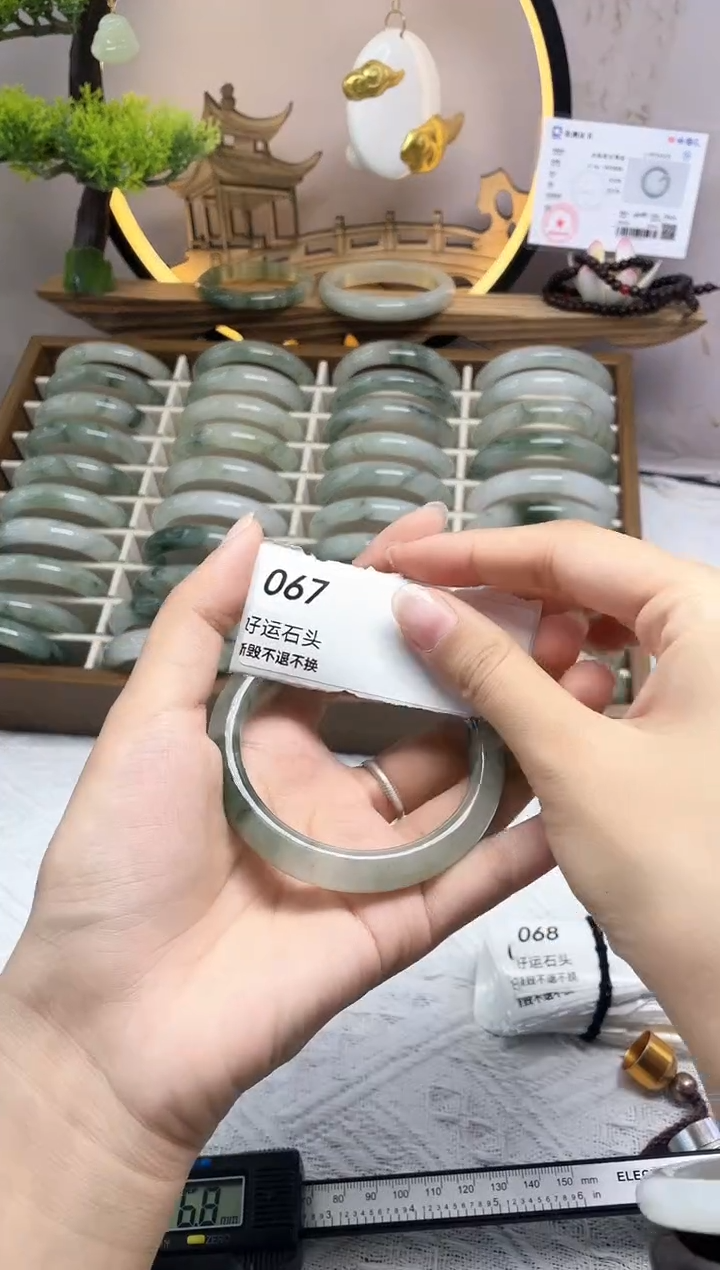 未镶嵌手镯石英质玉067