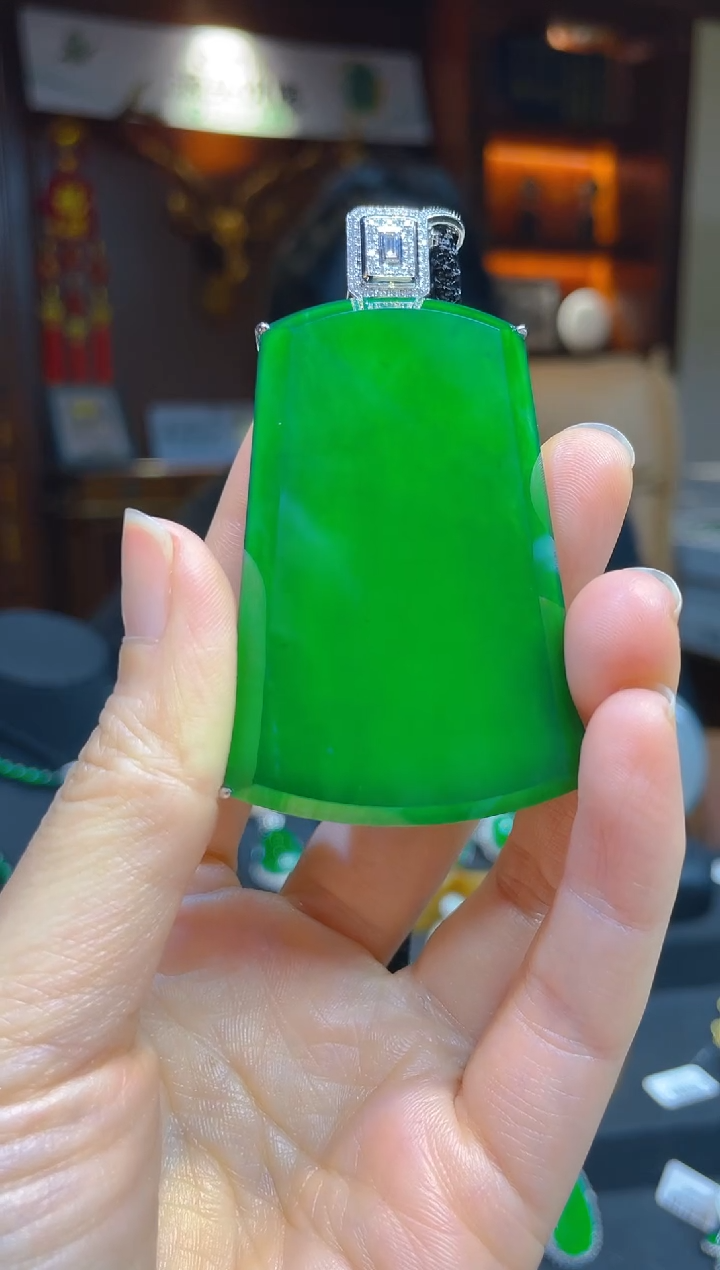 【闪购商品】翡翠颈饰18K金镶嵌121487天然A货翡翠无事牌