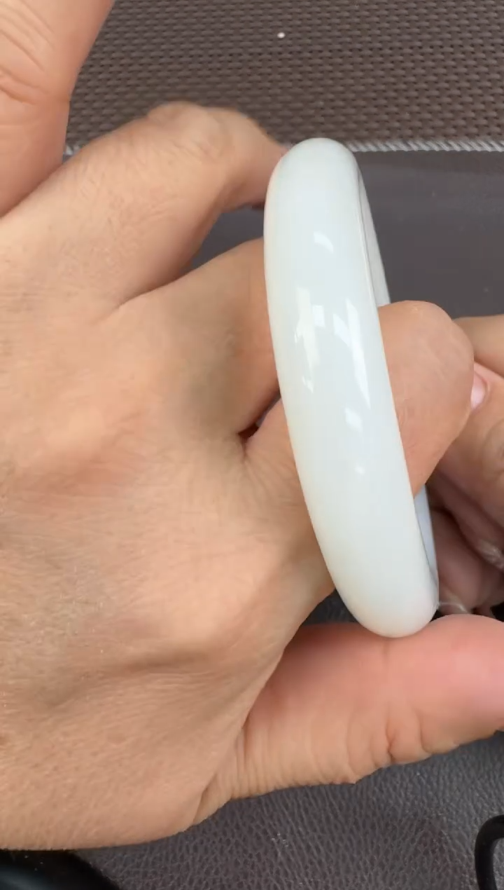 【闪购商品】和田玉手镯未镶嵌57