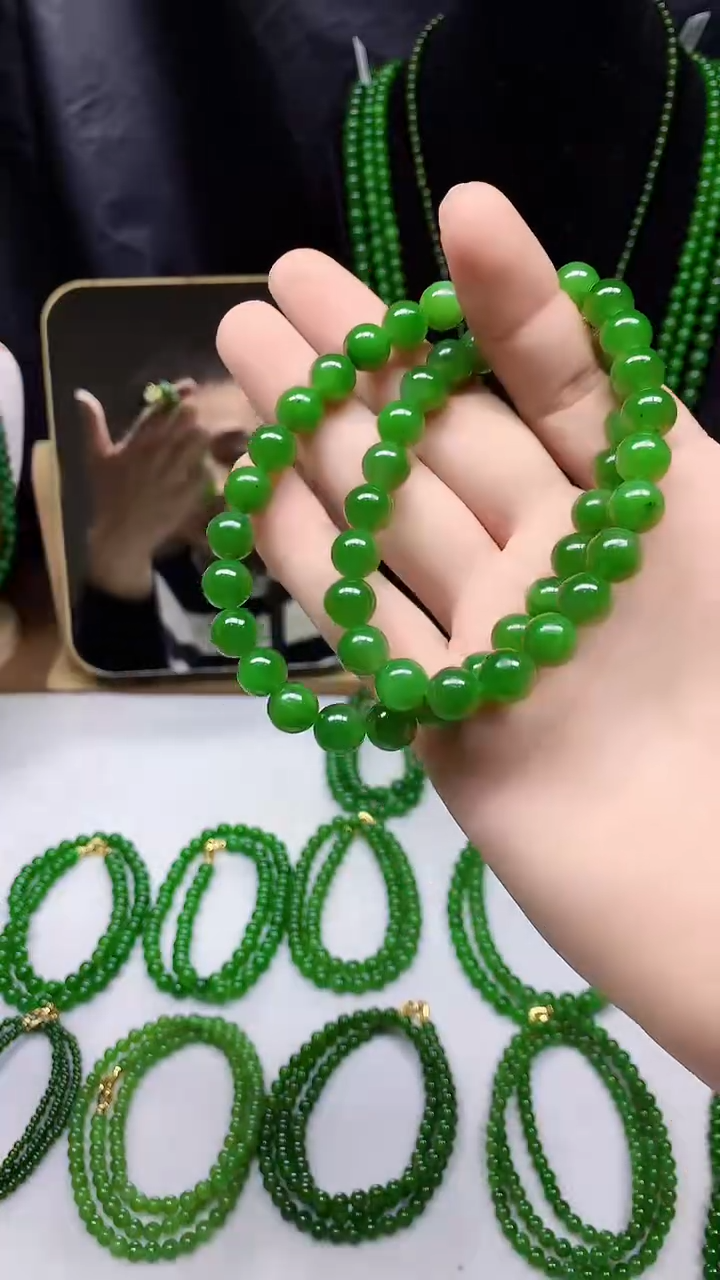 【闪购商品】和田玉（碧玉）颈饰未镶嵌卡10阳绿色