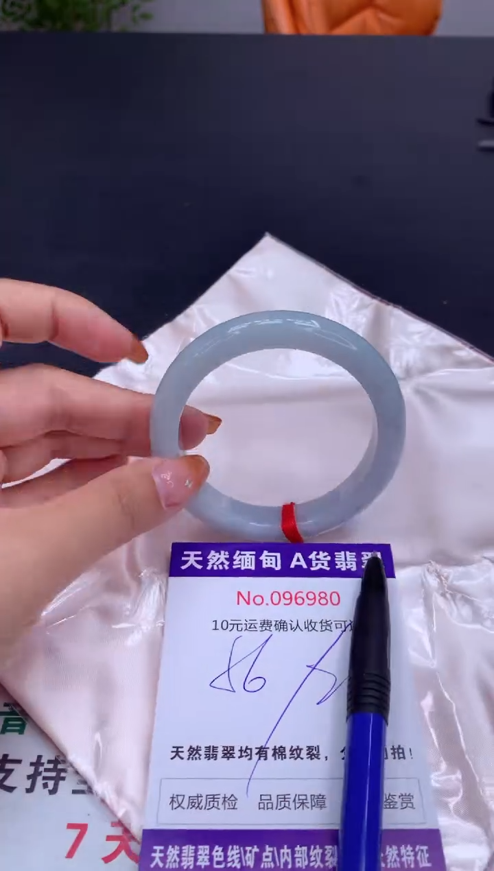 未镶嵌手镯翡翠有纹，完美者勿拍