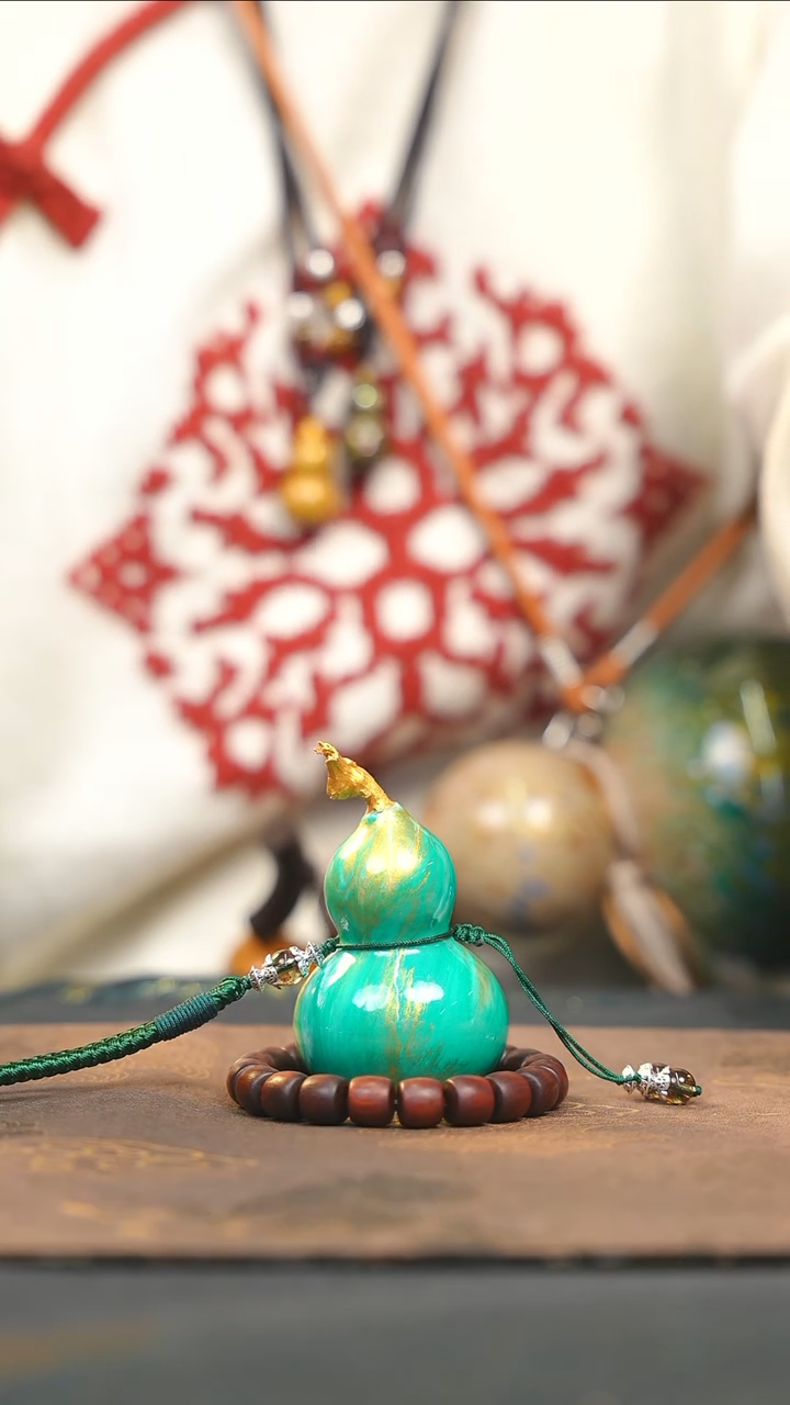 【闪购商品】WE171漂漆精致小手捻{未开口}