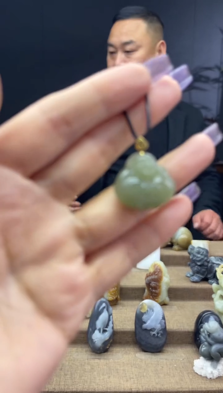 颈饰18K金镶嵌和田玉1