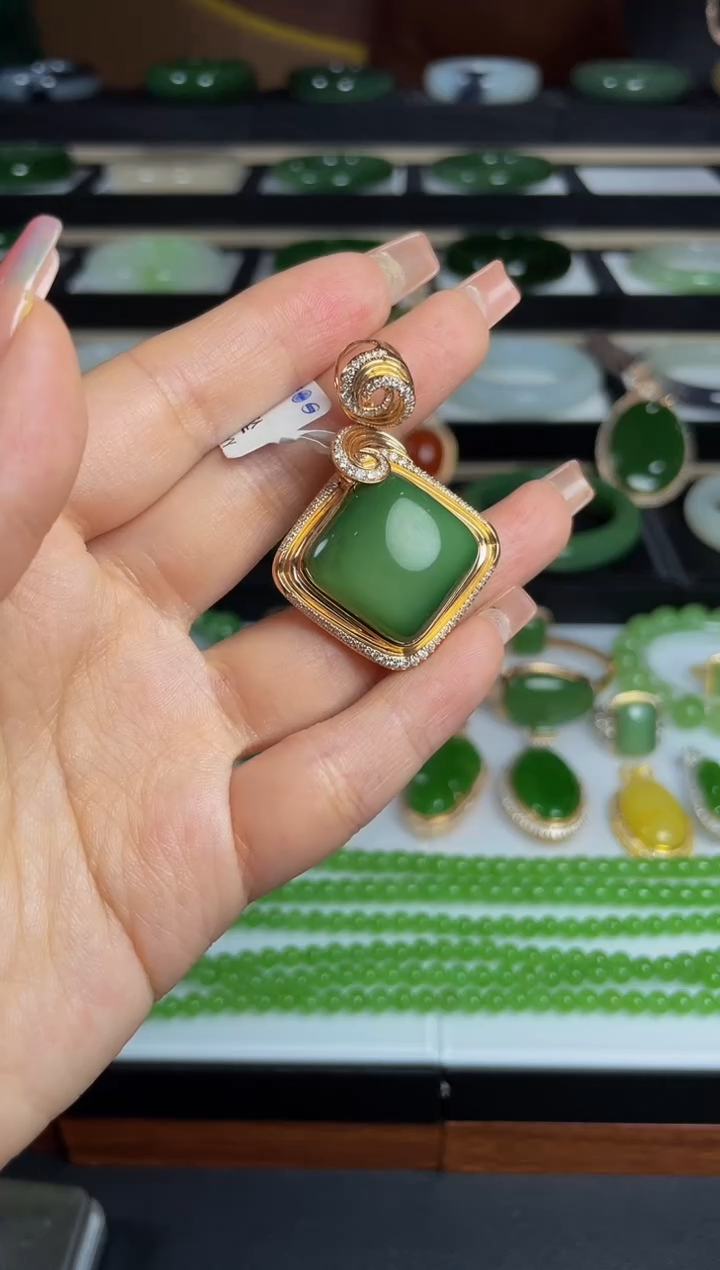 【闪购商品】和田玉吊坠18K金镶嵌.