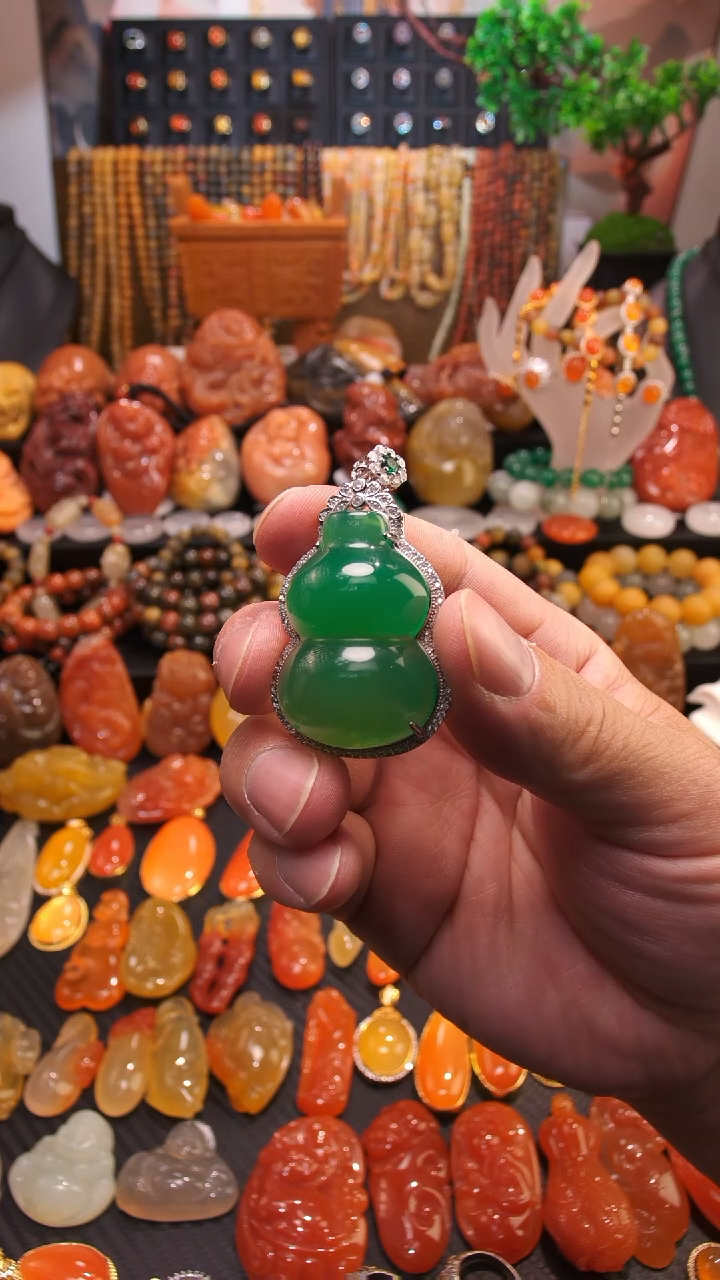 石英质玉未镶嵌珠宝半成品吊坠