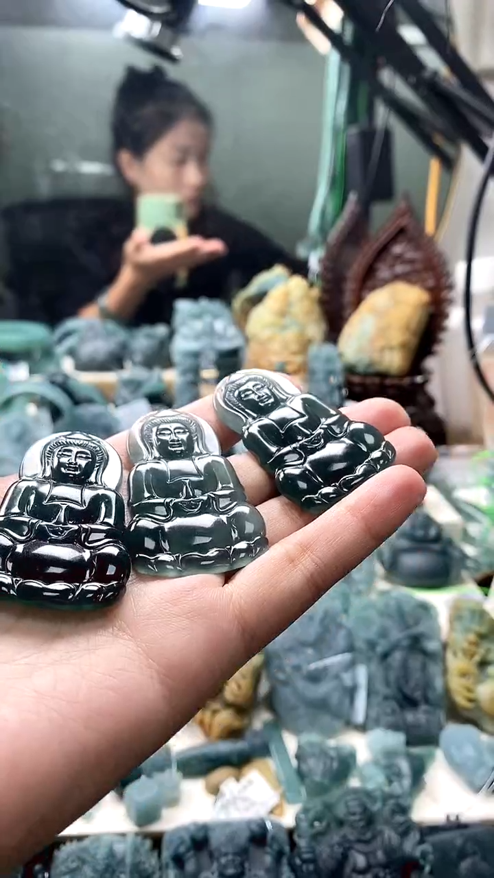 颈饰未镶嵌翡翠雲*翡翠