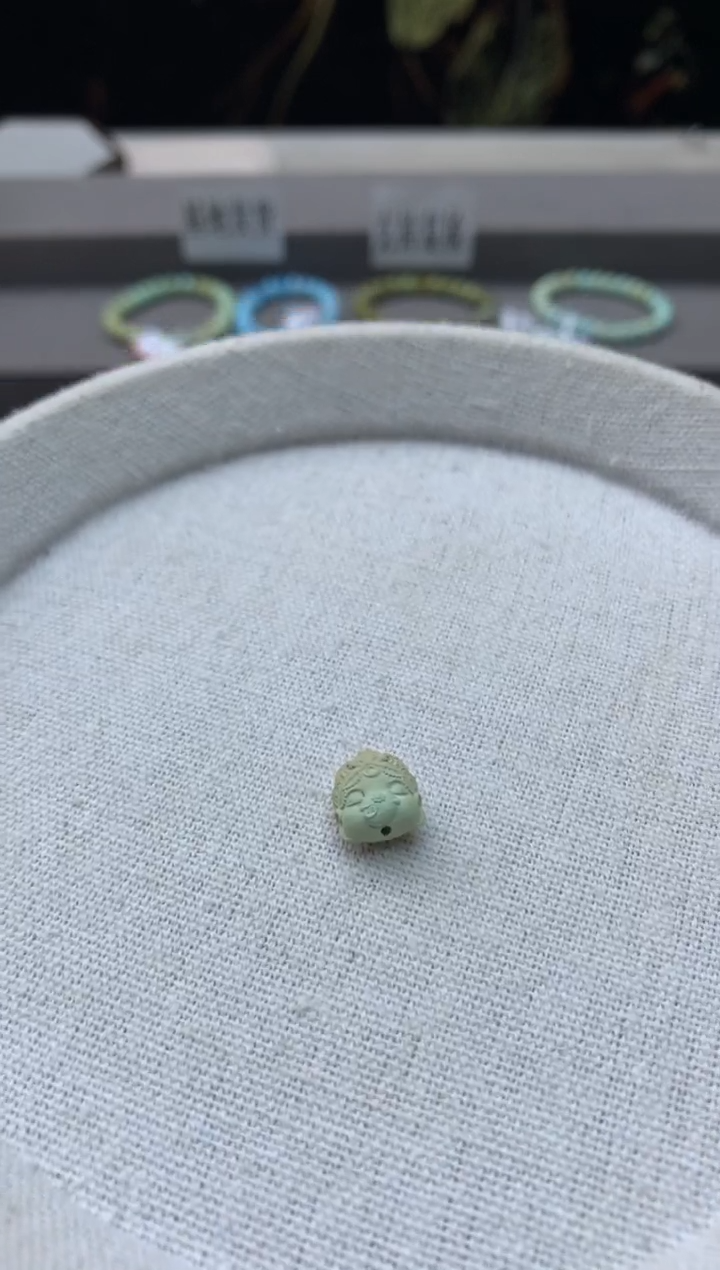未镶嵌雕刻南红玛瑙小**?R90