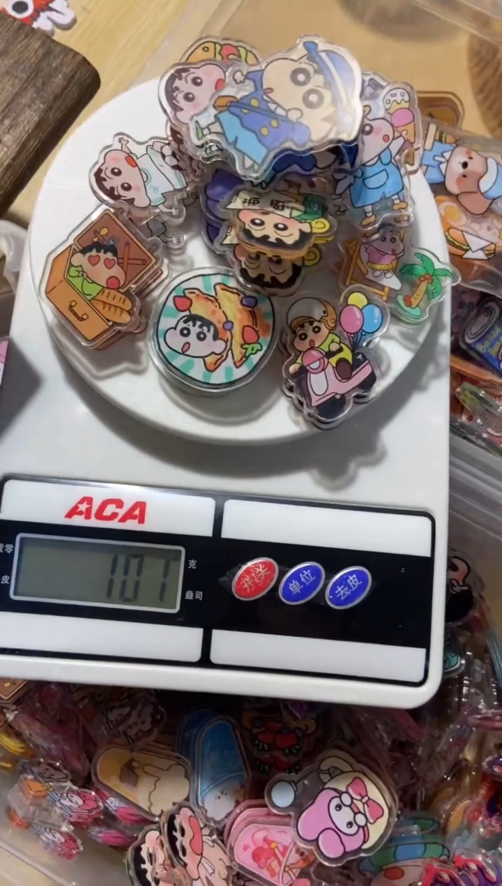 硅胶蜡笔小新系列pp夹 100克12~13个