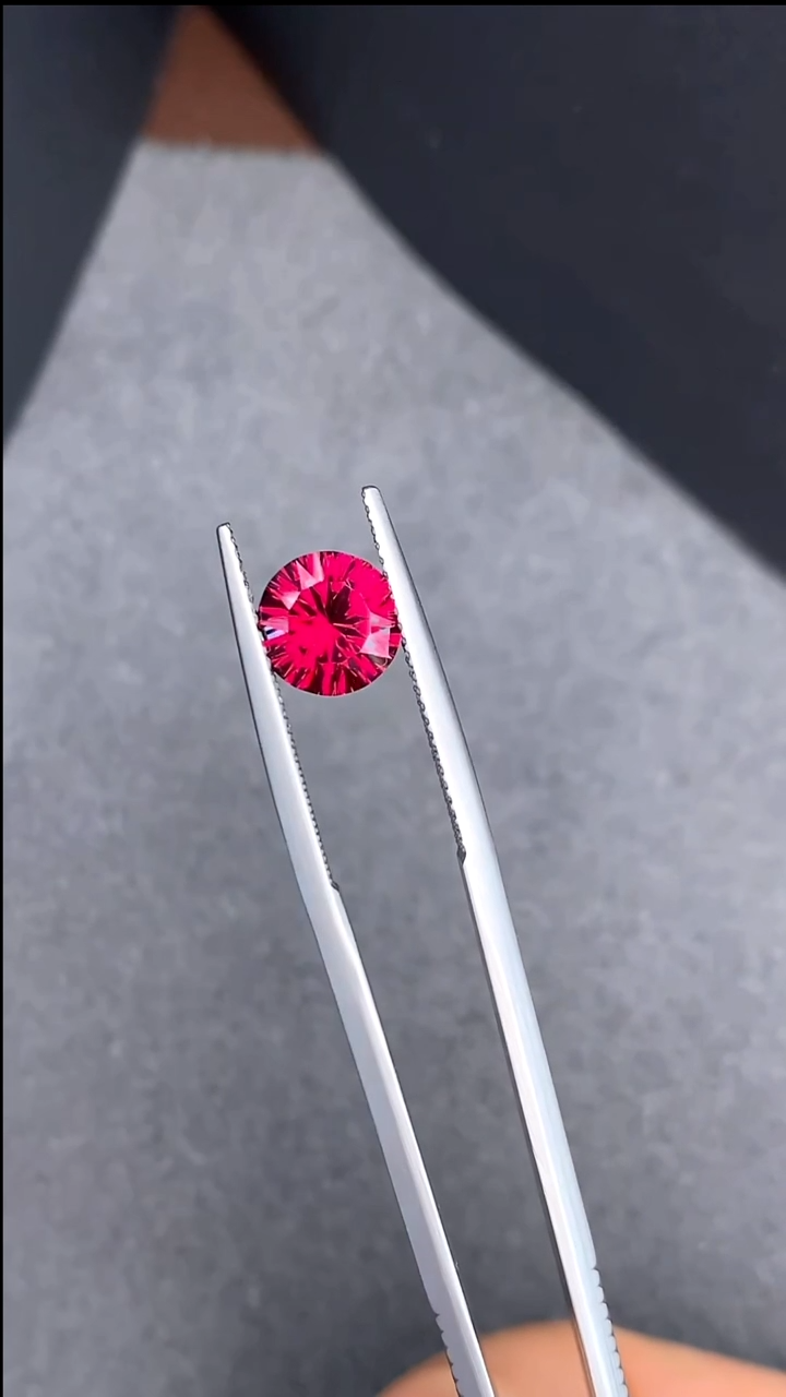 【闪购商品】石榴石无未镶嵌2.4克拉