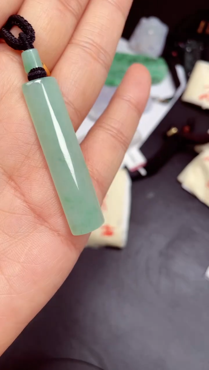 颈饰未镶嵌翡翠孻***腯天然缅甸翡翠A货