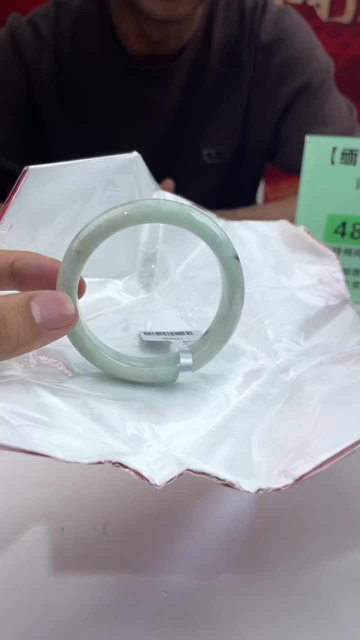 【闪购商品】翡翠手镯未镶嵌12翡翠手镯（微瑕）