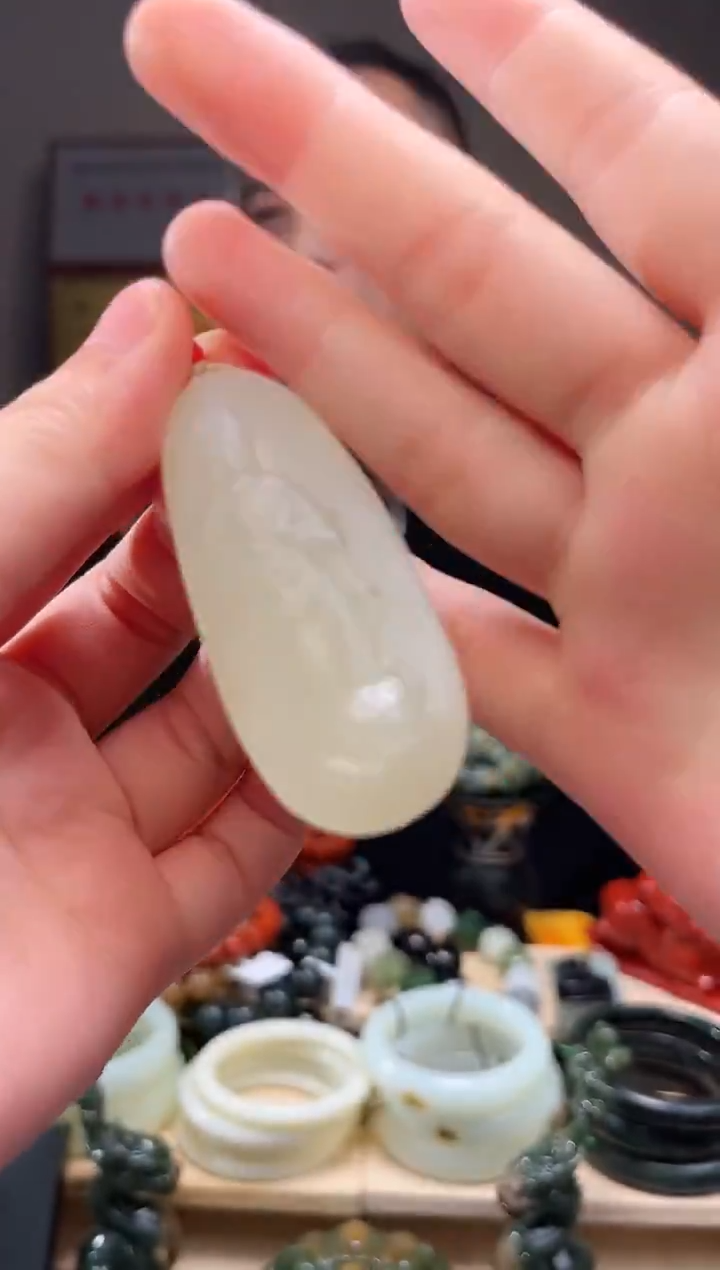 颈饰未镶嵌和田玉吊坠