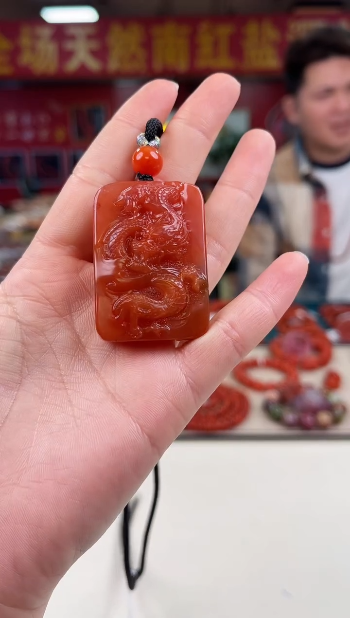 未镶嵌雕刻吊坠南红玛瑙（多样式发其一）