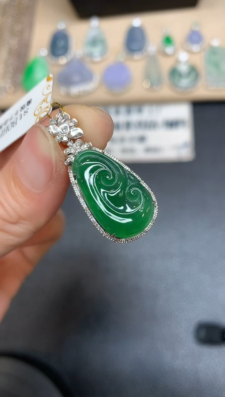 【闪购商品】翡翠吊坠(不含链)18K金镶嵌如意【无服务费