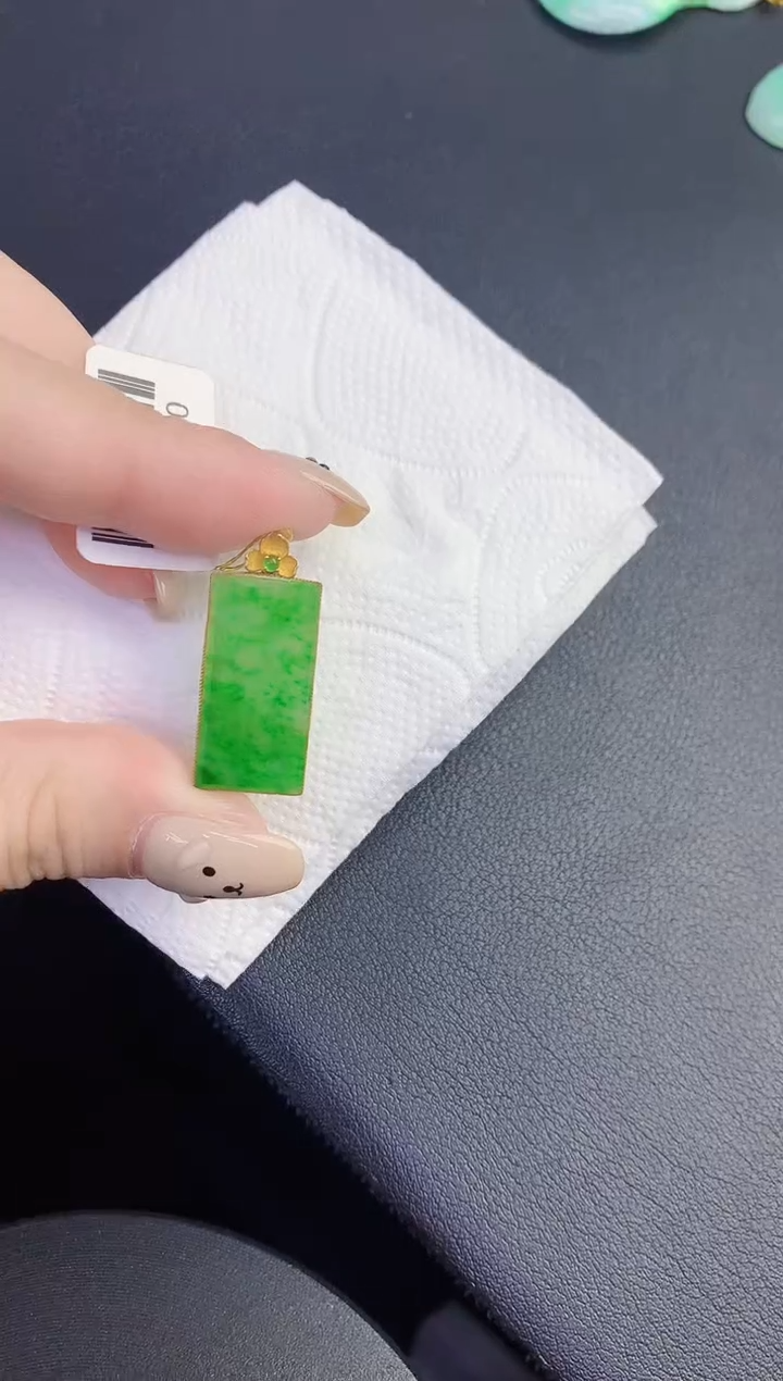 颈饰18K金镶嵌翡翠缅甸天然翡翠A货