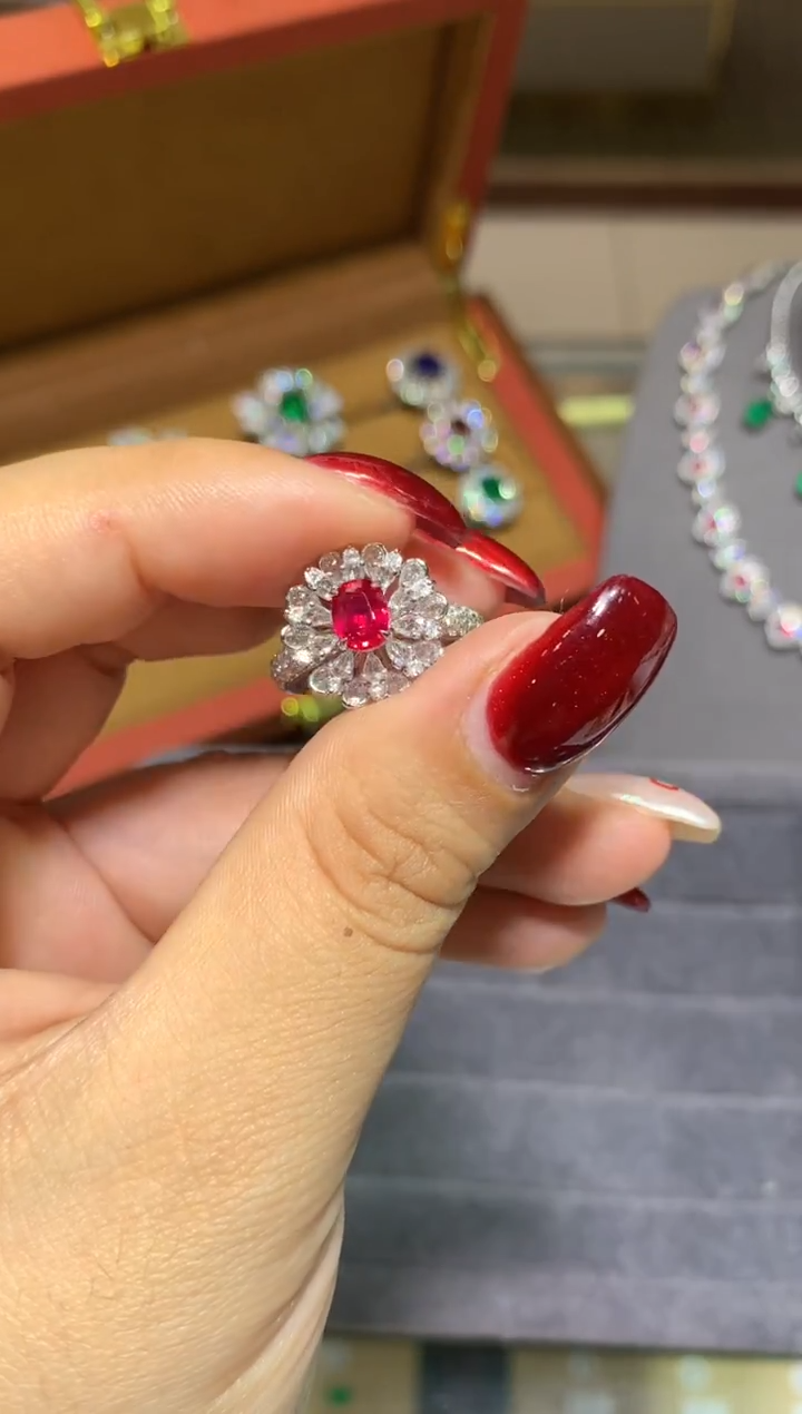 18K金镶嵌戒指红宝石1.04ct