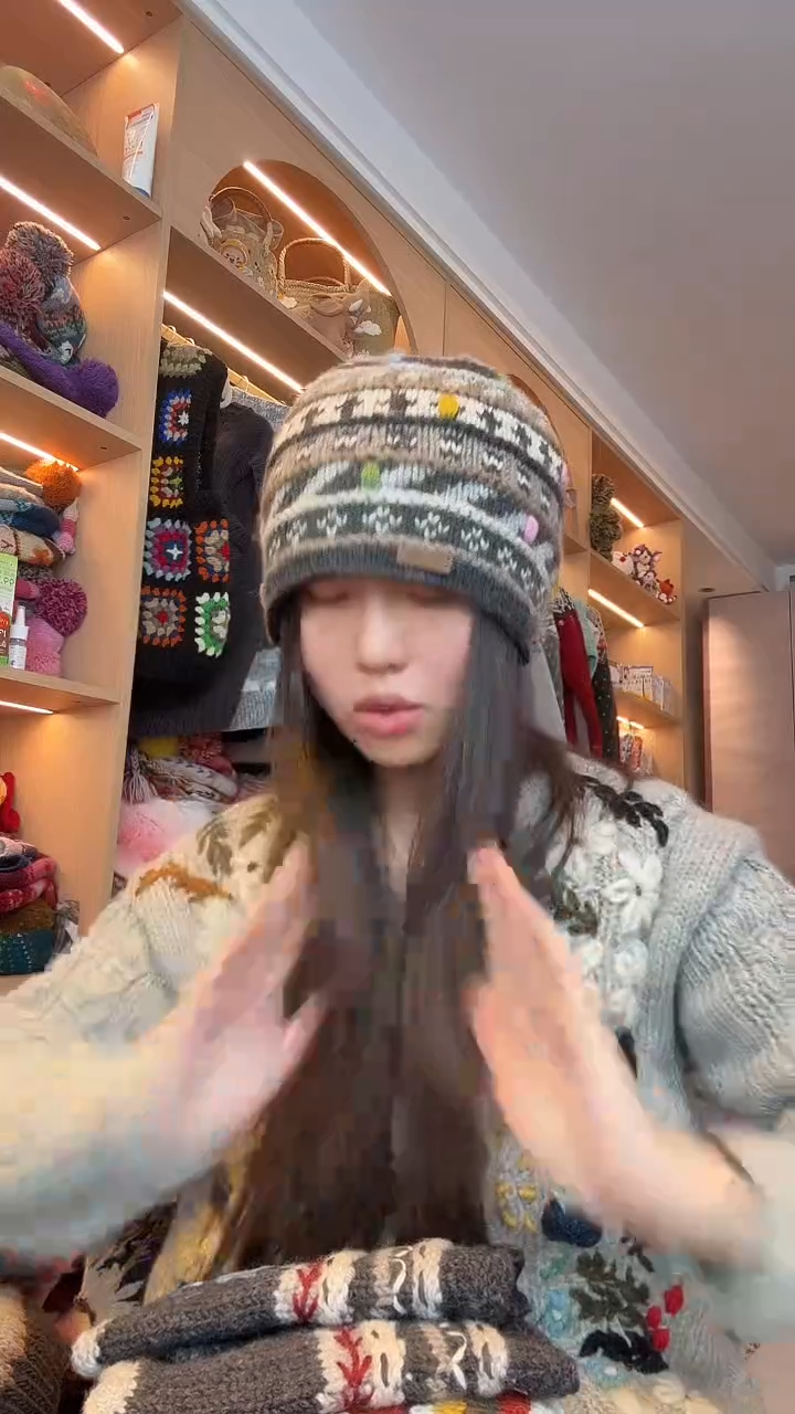 羊毛灰色秀珠帽 