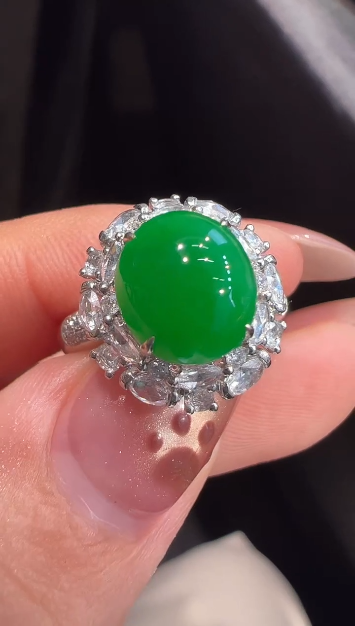 18K金镶嵌戒指翡翠戒指