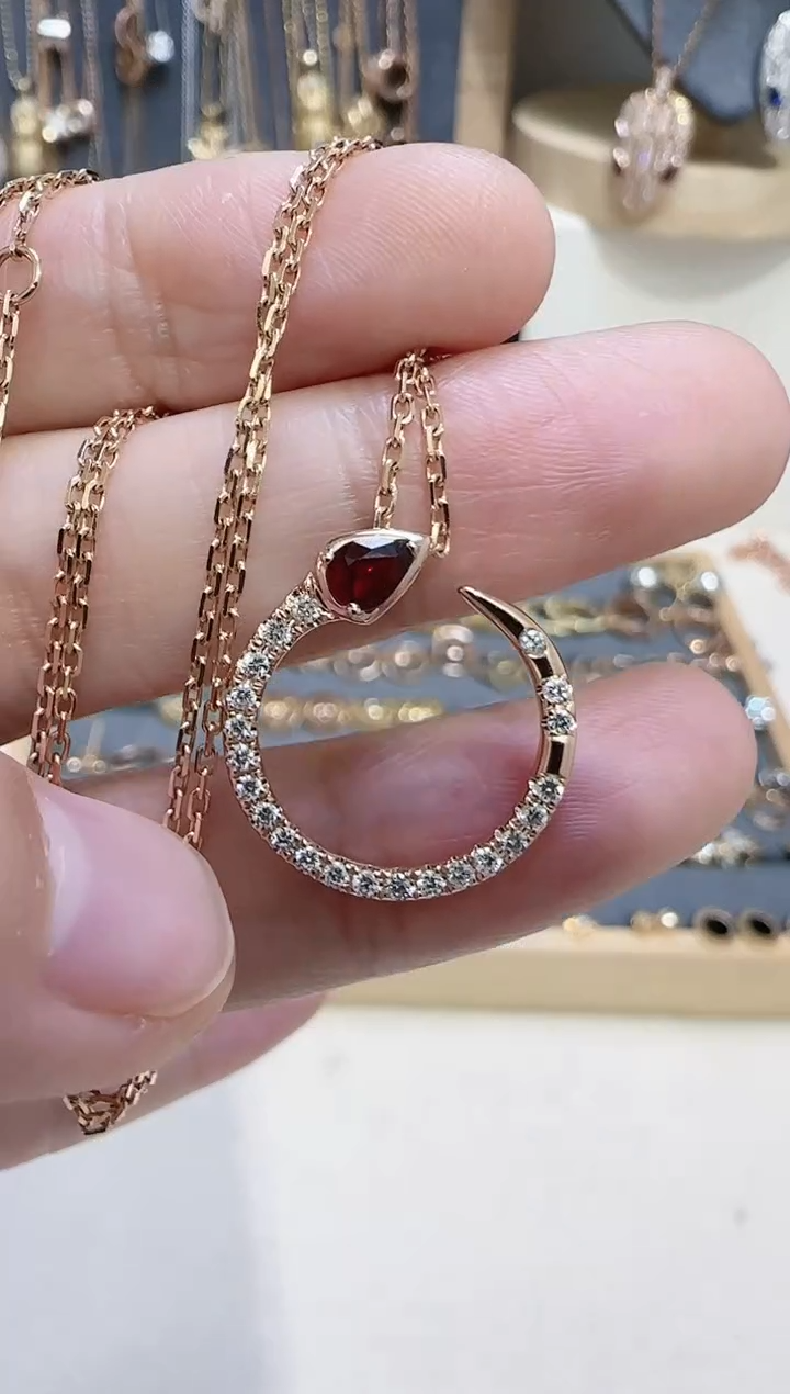 【闪购商品】天然钻石吊坠(不含链)18K金镶嵌多样性发货发其一