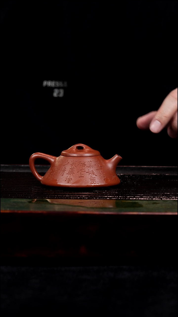 茶壶紫砂文瓢 刻绘牡丹花 双刀刻 朱泥