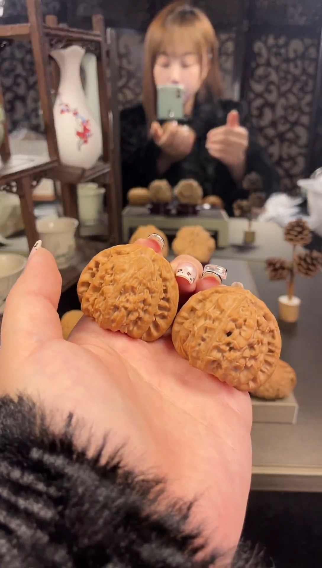 【闪购商品】文玩核桃把件白狮子42尺-1