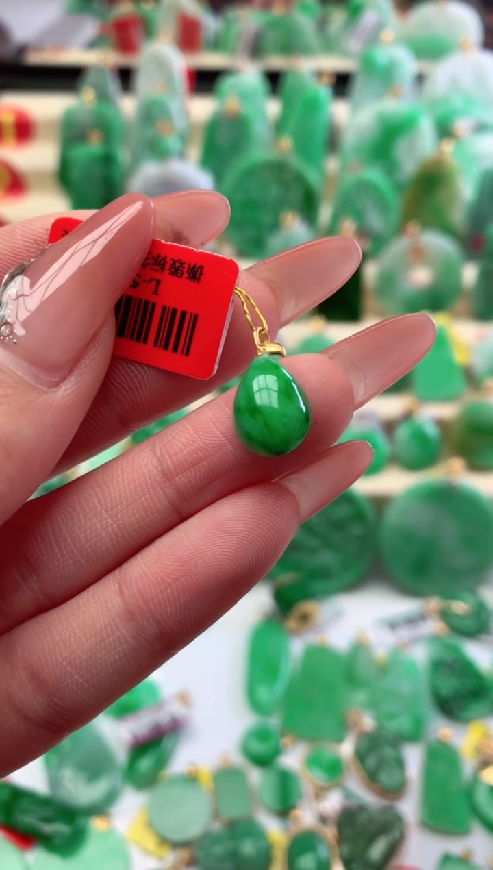 【闪购商品】翡翠颈饰18K金镶嵌挂件