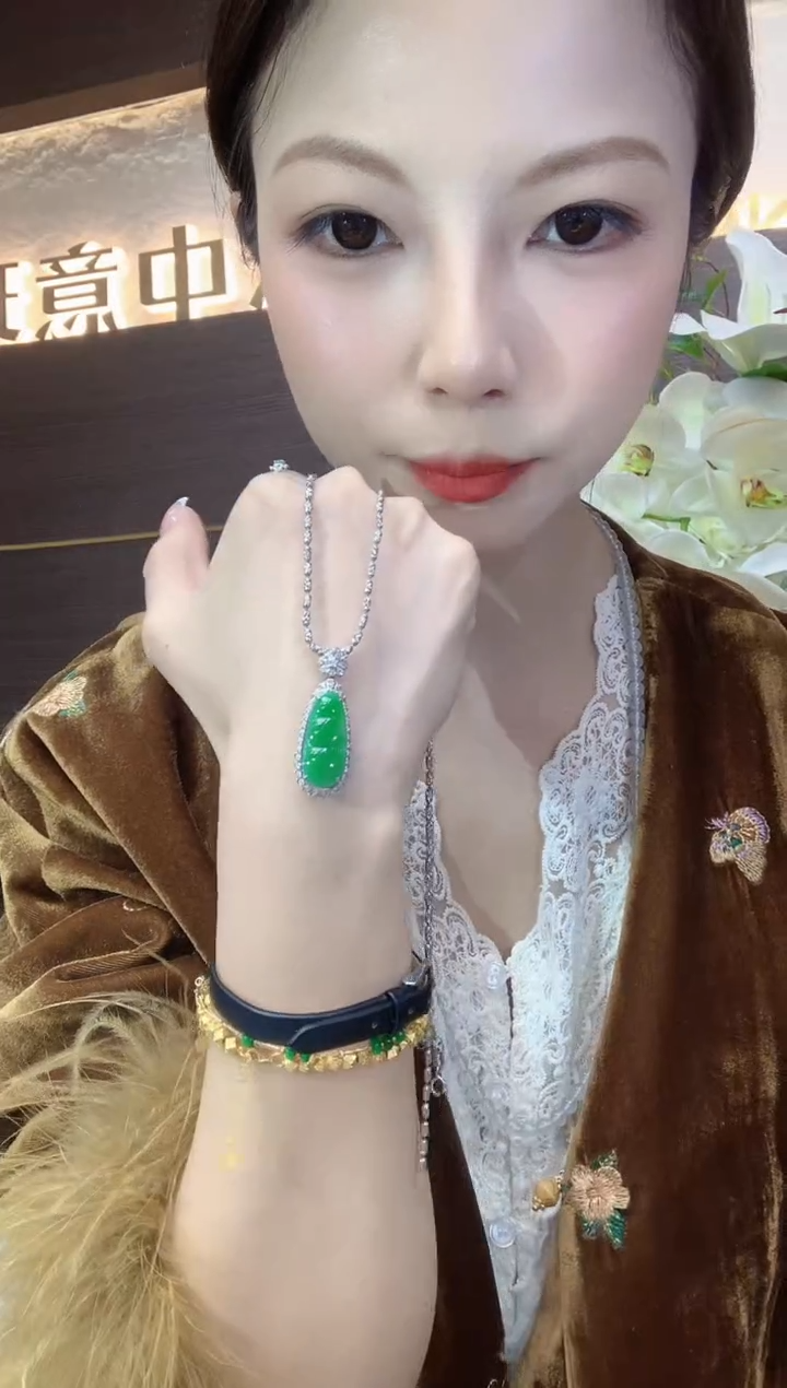 吊坠(不含链)18K金镶嵌翡翠D48