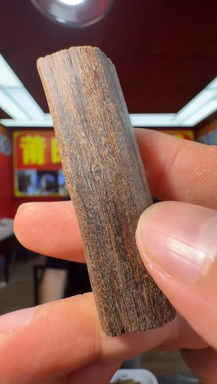 沉香吊坠a37文莱多样性发一