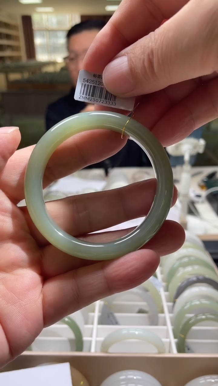 未镶嵌手镯和田玉55-56圈口 3333