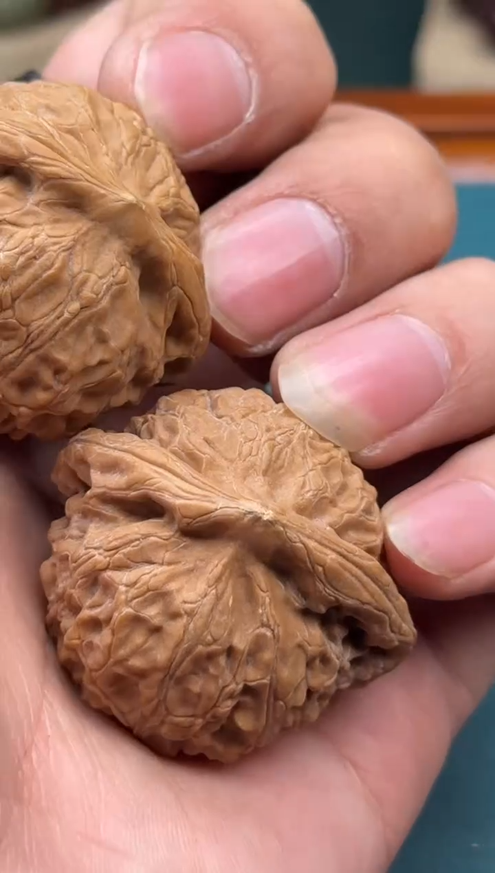 【闪购商品】文玩核桃吊坠宫灯7789  黄尖