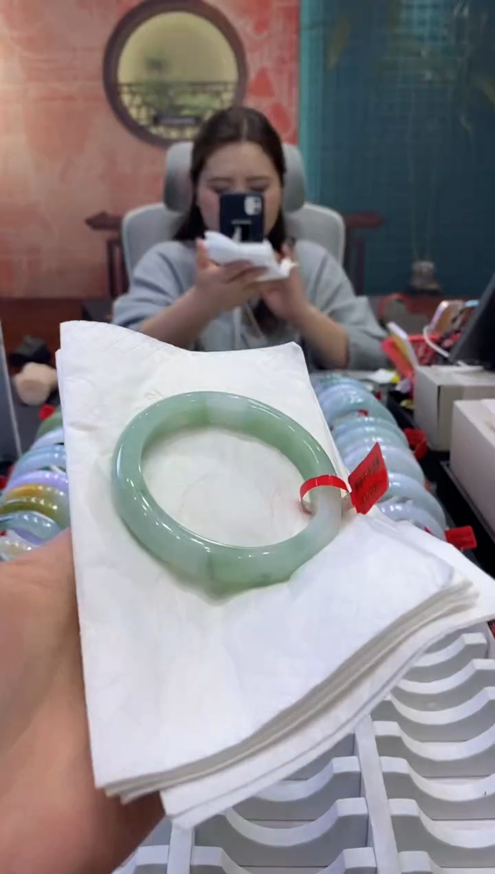 【闪购商品】翡翠手镯未镶嵌多人0011098