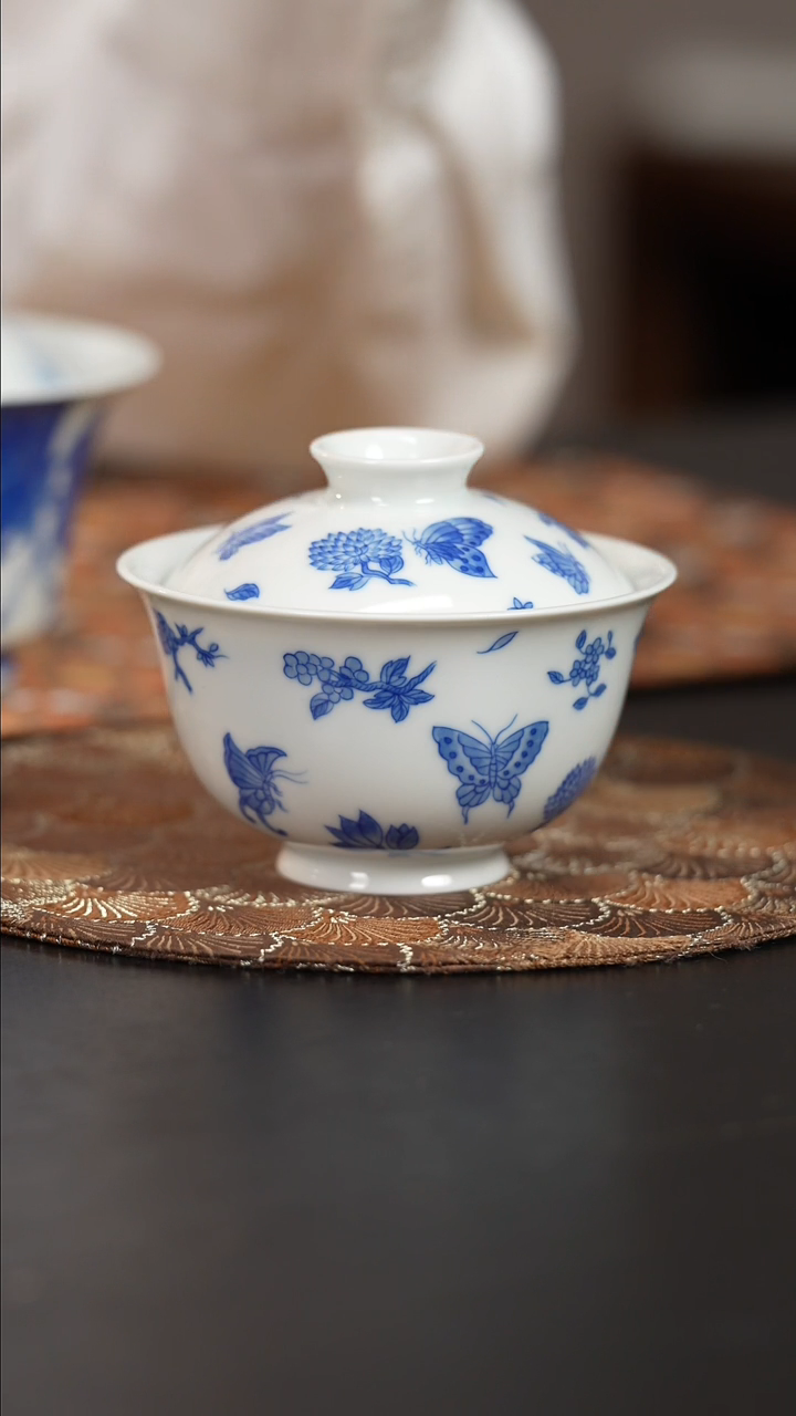 【闪购商品】杯看山柴窑青花蝴蝶