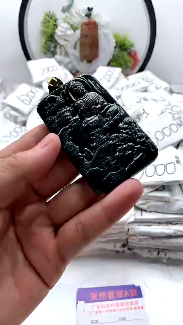 翡翠未镶嵌颈饰阿弥陀佛