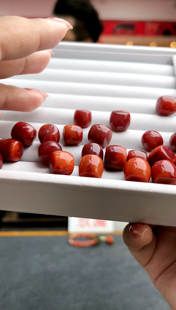 【闪购商品】南红玛瑙卡11牛血直切单珠-多样性发一件未镶嵌一件40