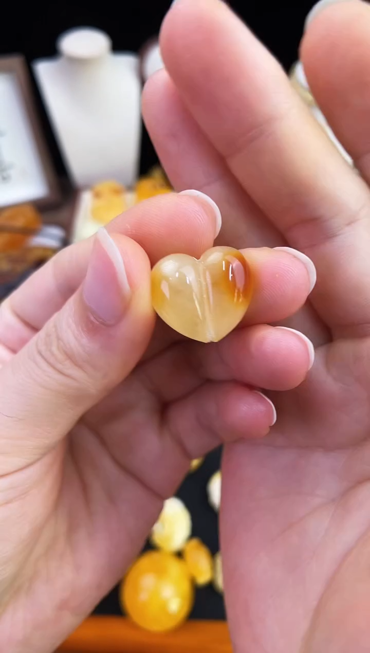 琥珀未镶嵌珠宝奇石柒月