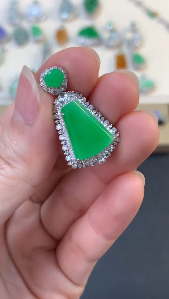 翡翠18K金镶嵌吊坠(不含链)无事牌吊坠16800