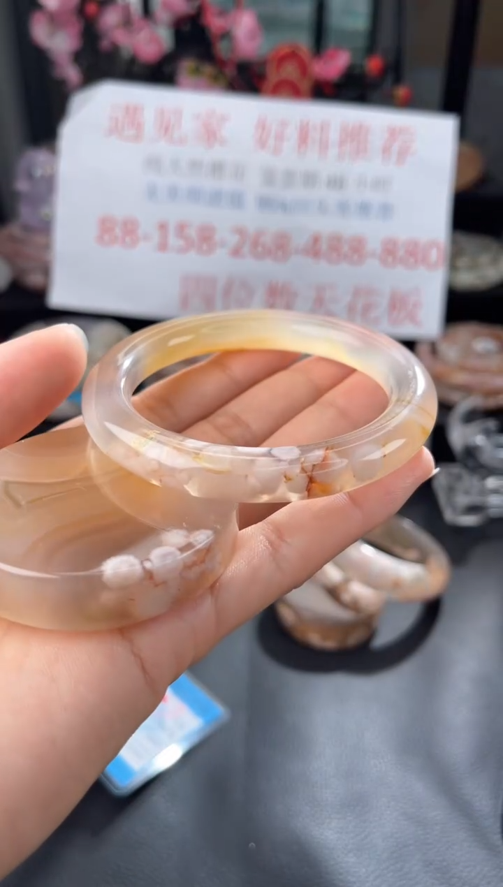 【闪购商品】石英质玉手镯未镶嵌56