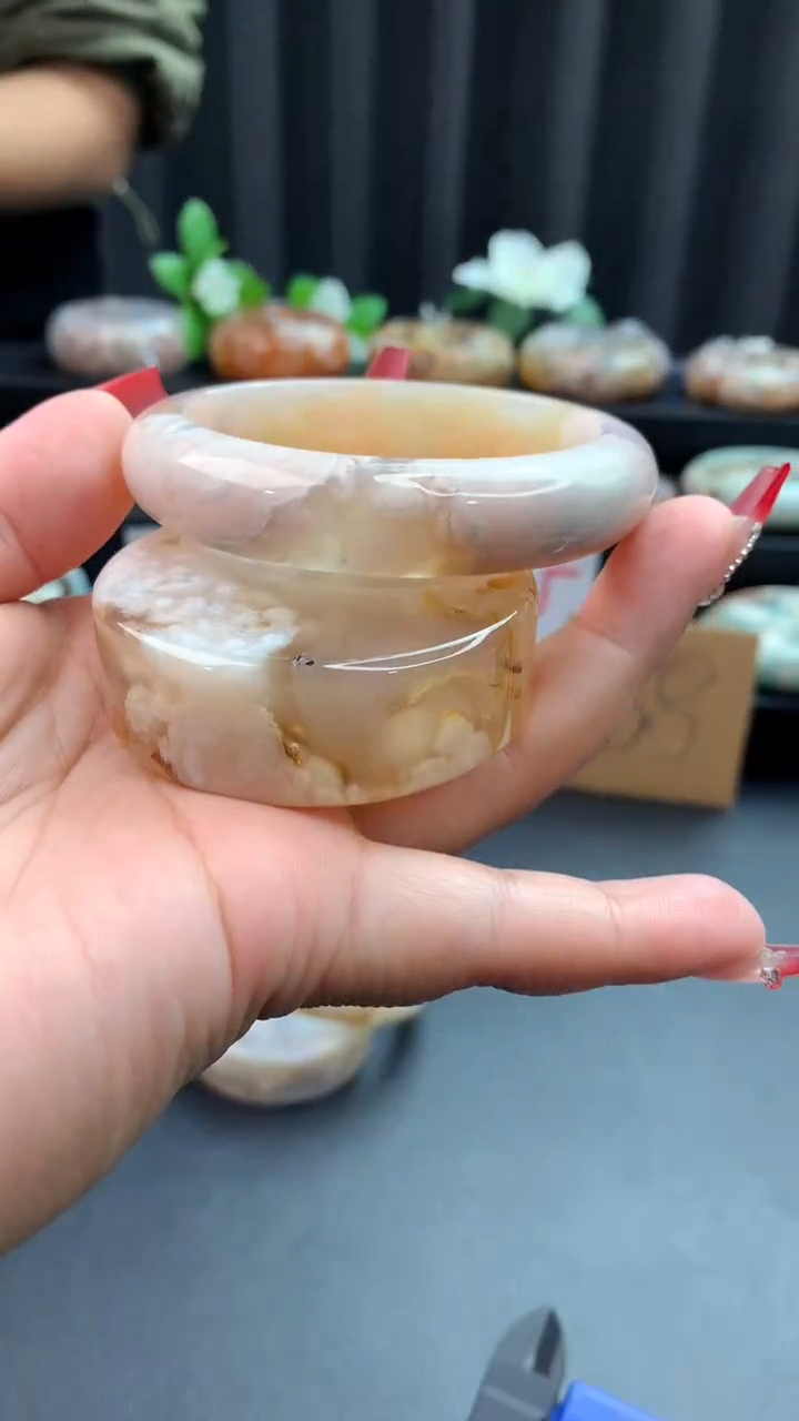 未镶嵌手镯石英质玉（56圈口）赠送镯心 无证书