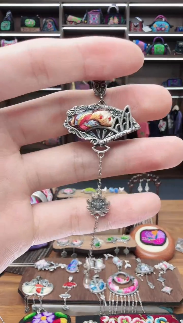 织绣122蒙阿苏苗绣传承旗舰店