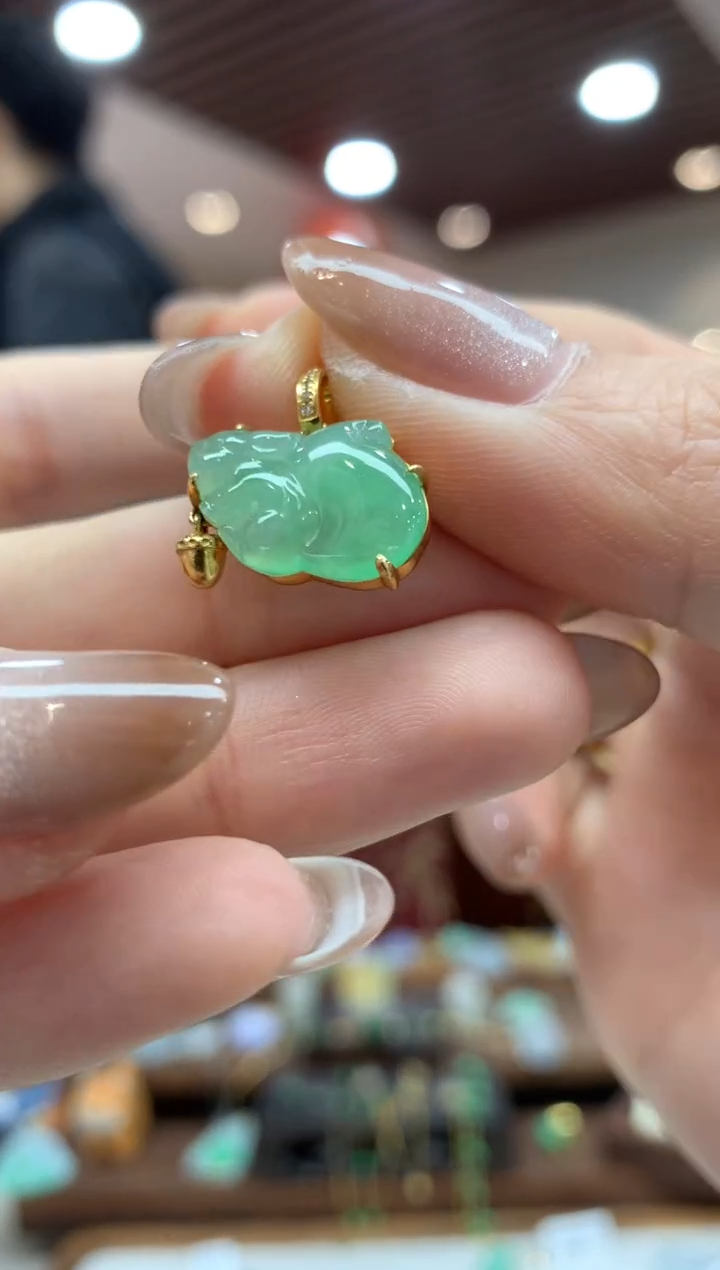 【闪购商品】翡翠吊坠(不含链)18K金镶嵌松鼠