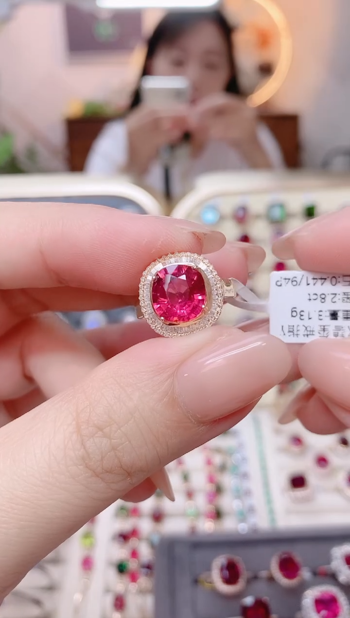 18K金镶嵌碧玺戒指碧玺2.8CT