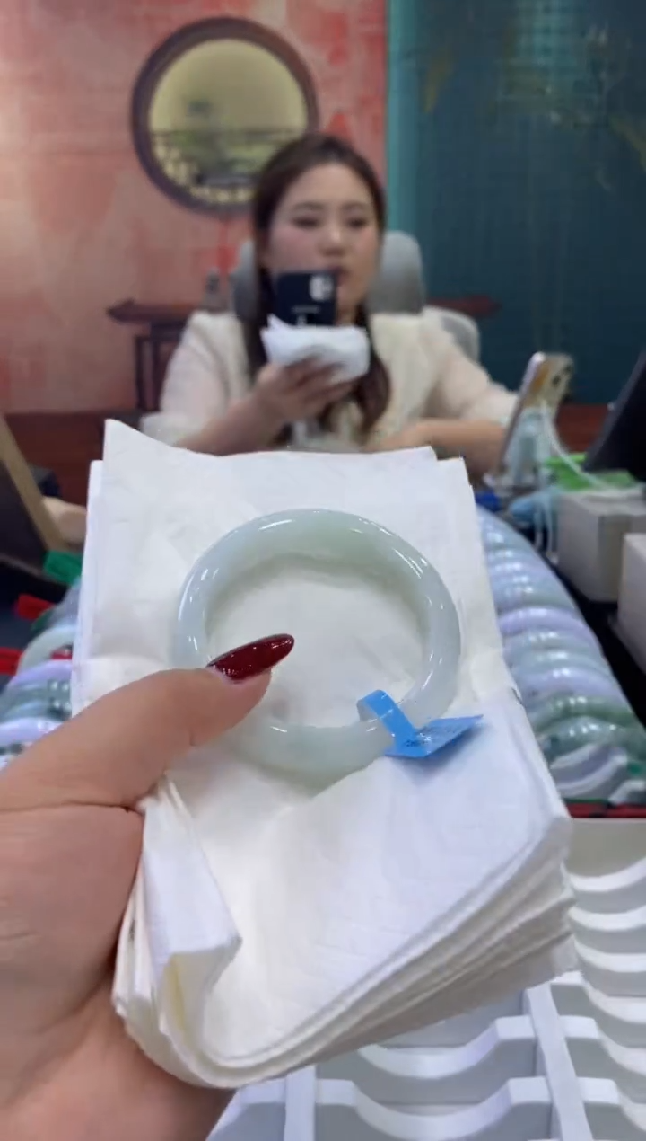 【闪购商品】翡翠手镯未镶嵌多人0015544