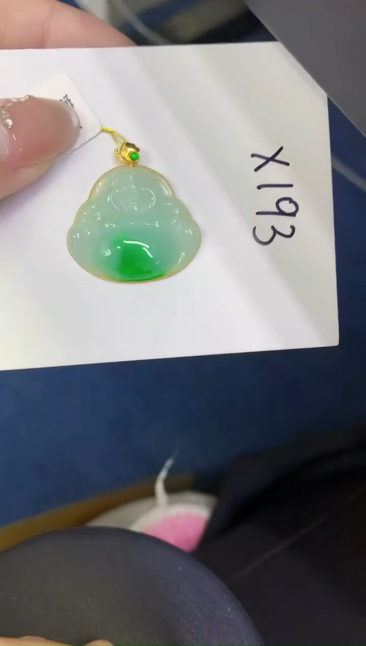 颈饰18K金镶嵌翡翠缅甸天然翡翠A货