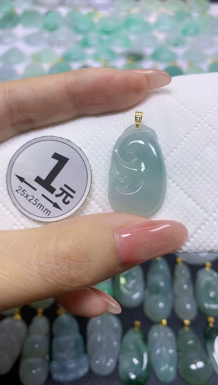 翡翠18K金镶嵌颈饰天然翡翠A货