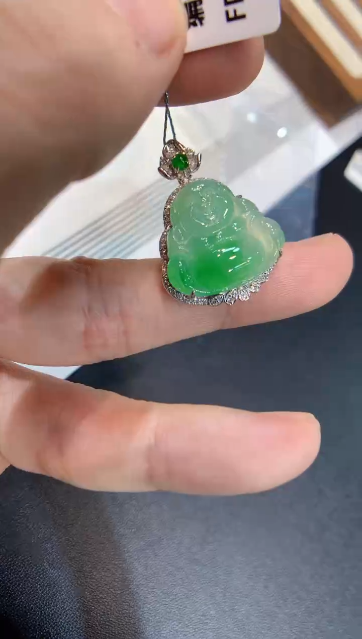 颈饰18K金镶嵌翡翠佛公
