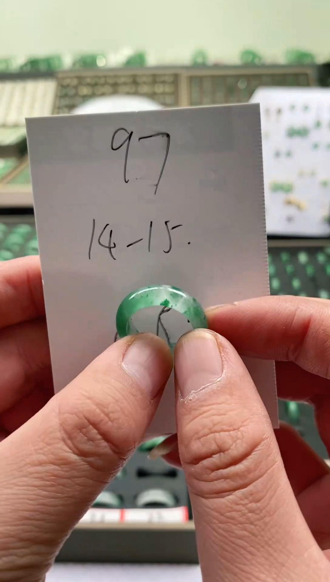 未镶嵌石英质玉（非洲翠）戒圈微瑕戒圈14