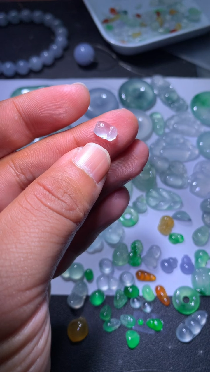 【闪购商品】翡翠颈饰未镶嵌猫