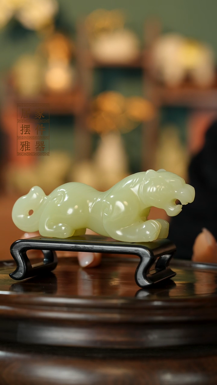 玉《虎虎生威伏虎》摆件